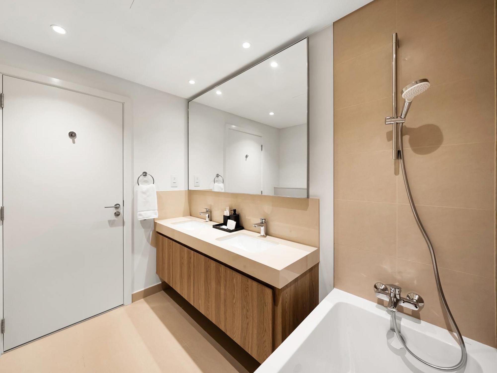Royal Vista At Downtown Views Ii - & Burj Khalifa Views - Brand New Luxury 2br